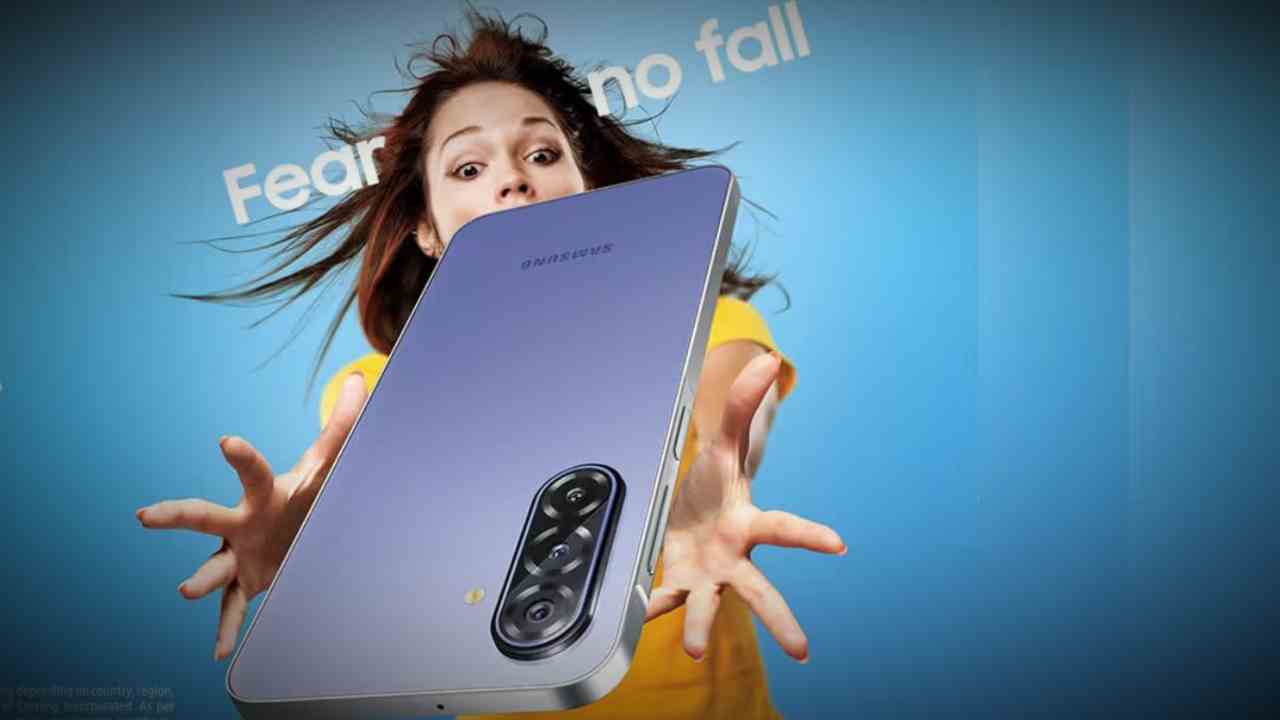 galaxy f17 5g 90hz amoled display to powerful processor, check specifications